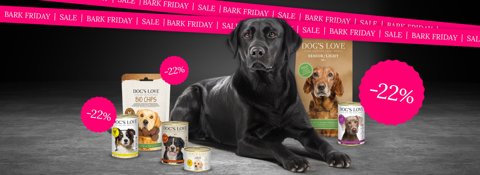 Hund der eine Packung DOG'S LOVE Snacks und einen Brief im Maul hat